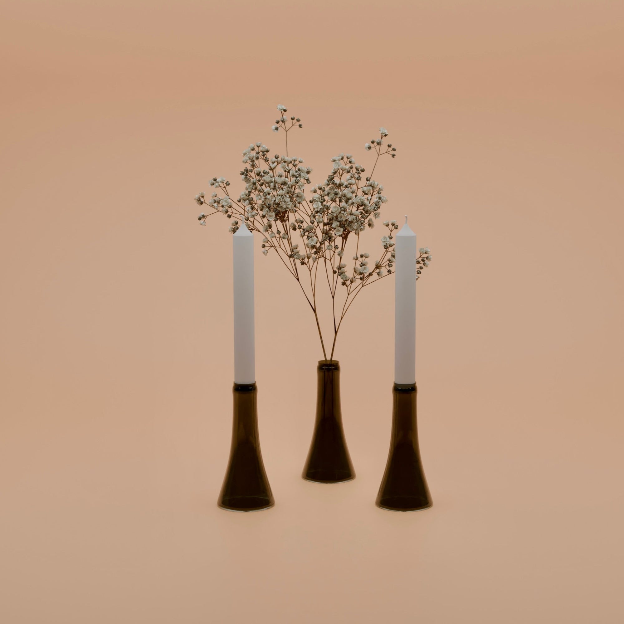 3-chandeliers-petits-avec-chandelles-et-gypsophile-Les-Bougies-Windle
